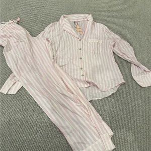 Victoria secret pajama set
